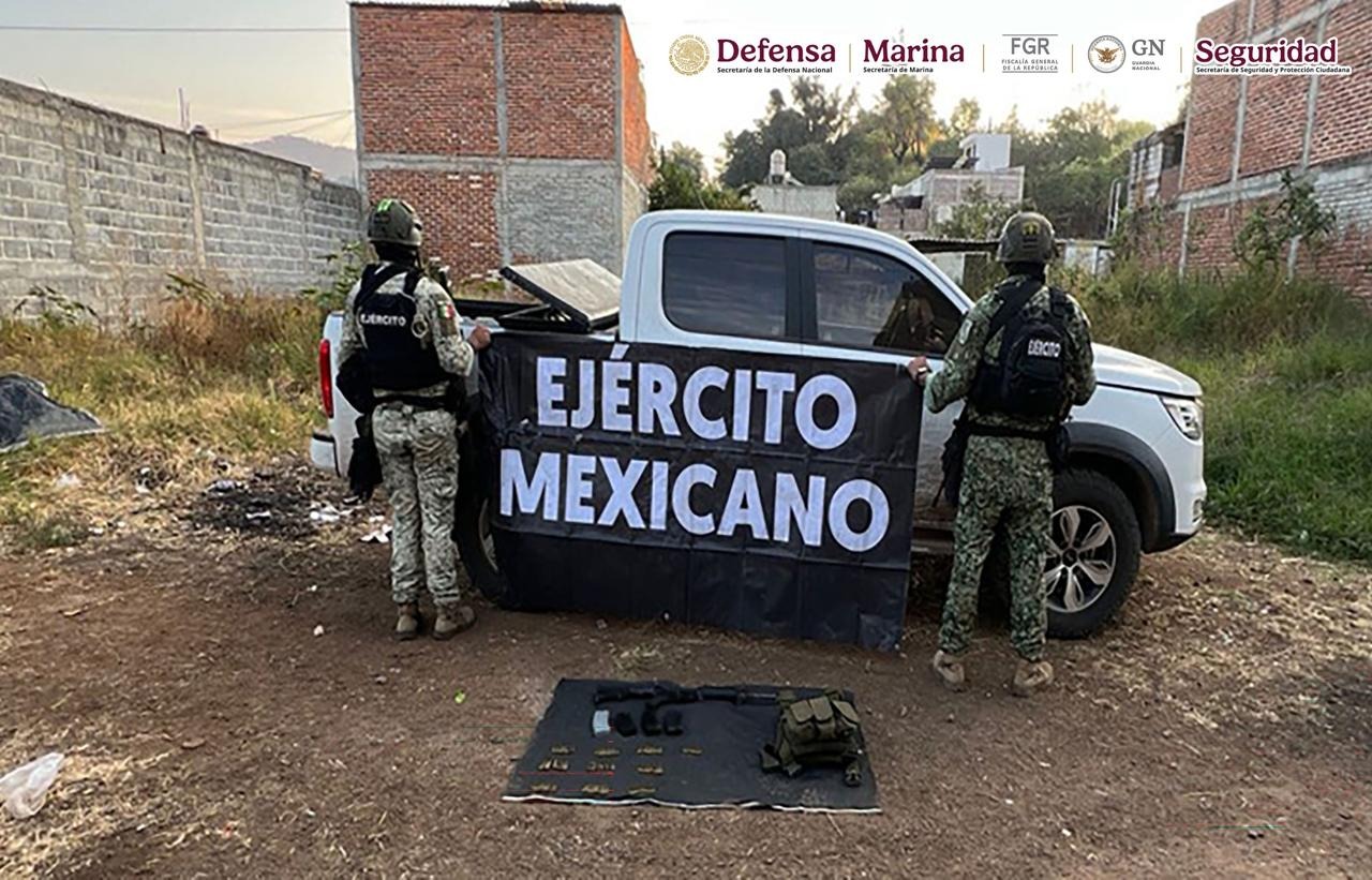 Detienen a cinco personas y aseguran cerca de un centenar de cartuchos en Michoacán